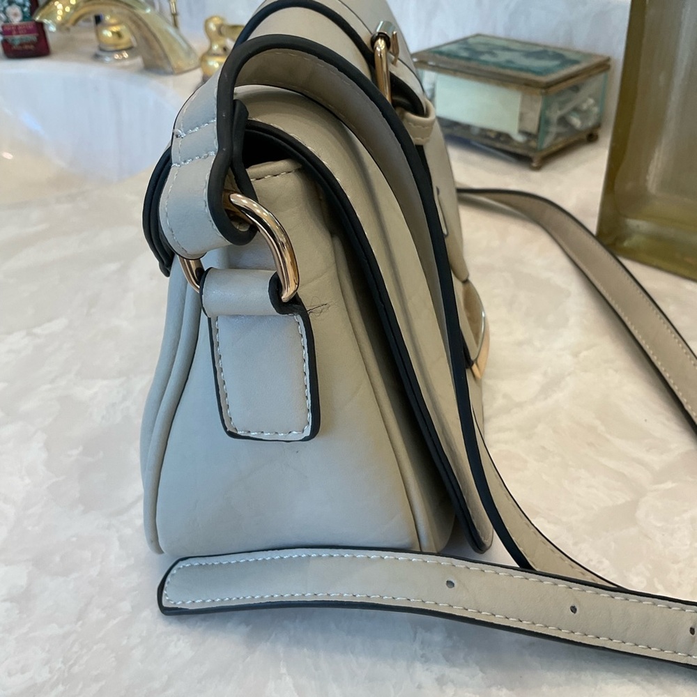 Miztique taupe shoulder-bag with gold horse stirrup detail, NWOT, midsize - Picture 4 of 15